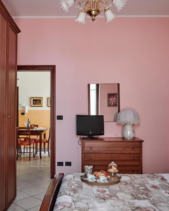 Terrazza Di Alfieri - Alloggio Con Terrazza Privata Nel Centro Di Asti Bagian luar foto